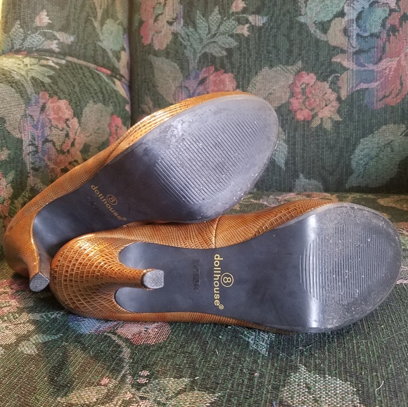 Dollhouse Metallic Platform Heels w/ Bows - Picture 8 of 8